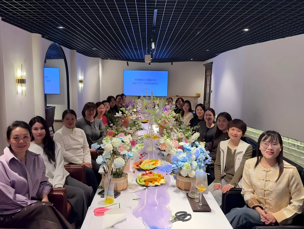華瑞公司開展“花開敬春光?巾幗綻芳華”三八婦女節插花主題活動